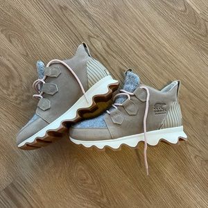 7.5 Sorel snow boots